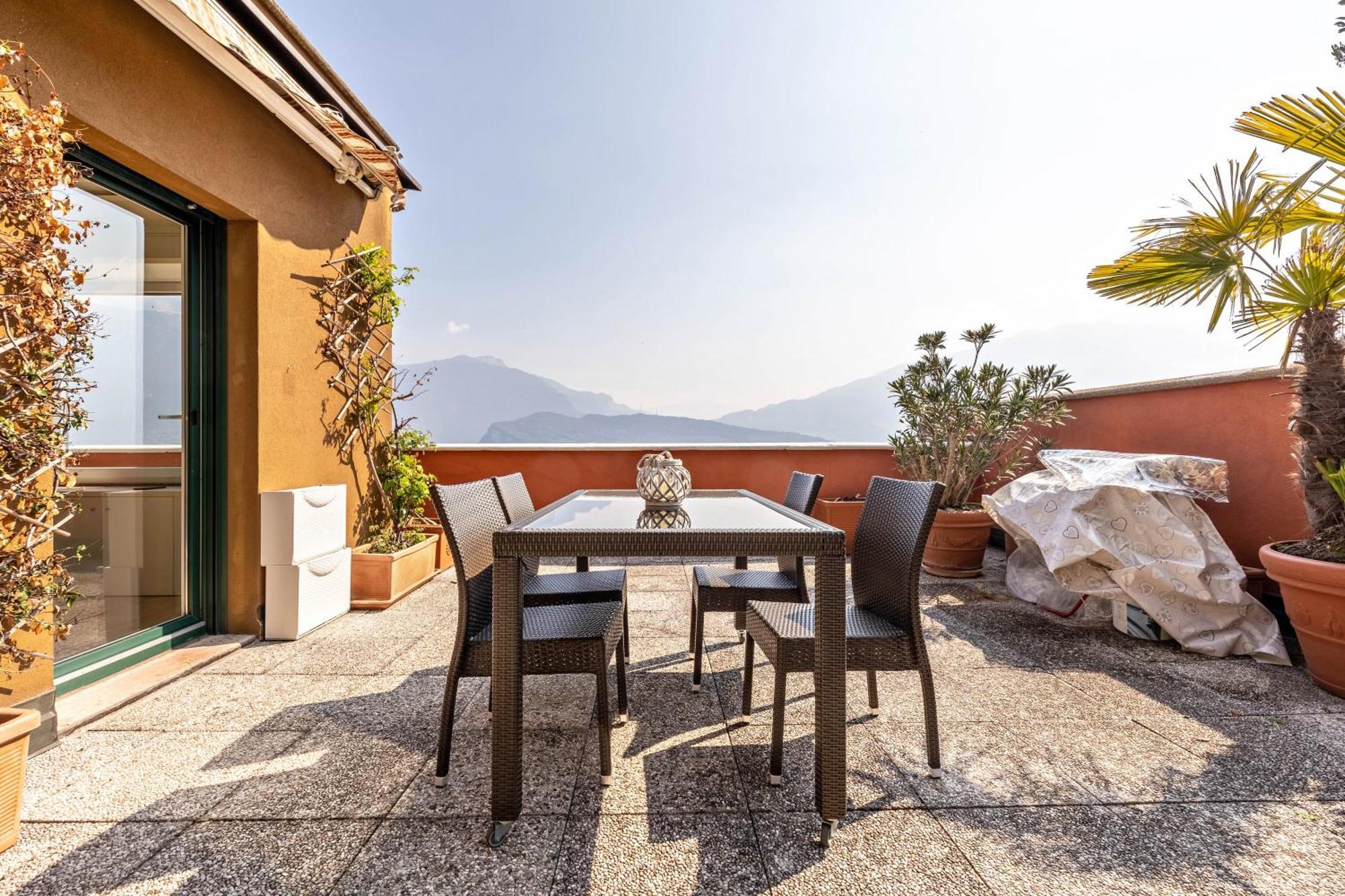 Casa Sara With Swimming Pool Apartment Riva del Garda Bagian luar foto