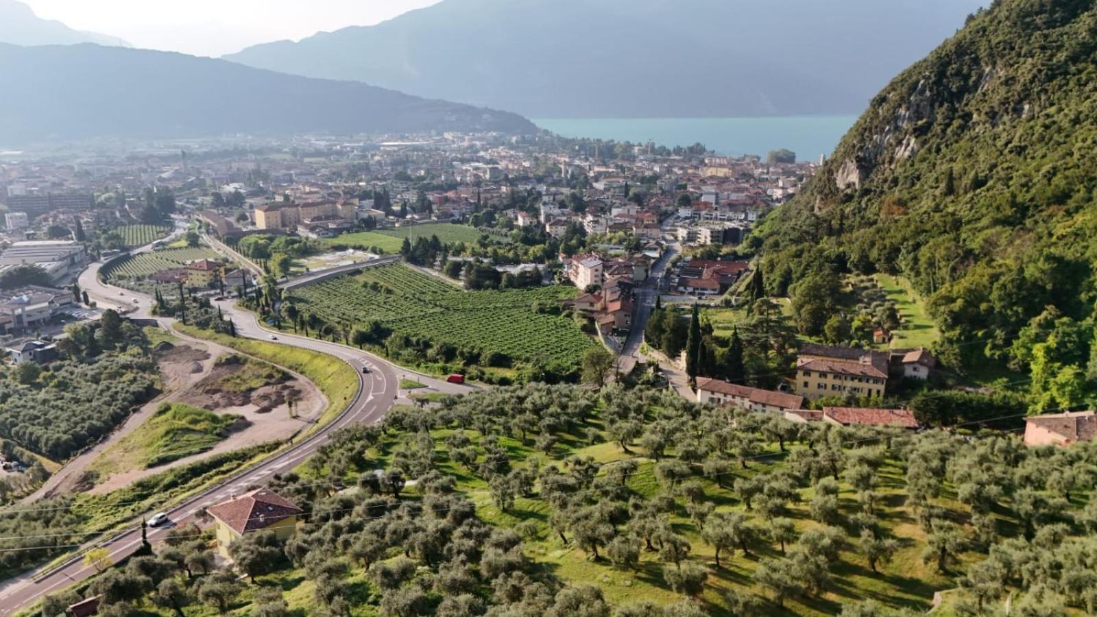 Casa Sara With Swimming Pool Apartment Riva del Garda Bagian luar foto