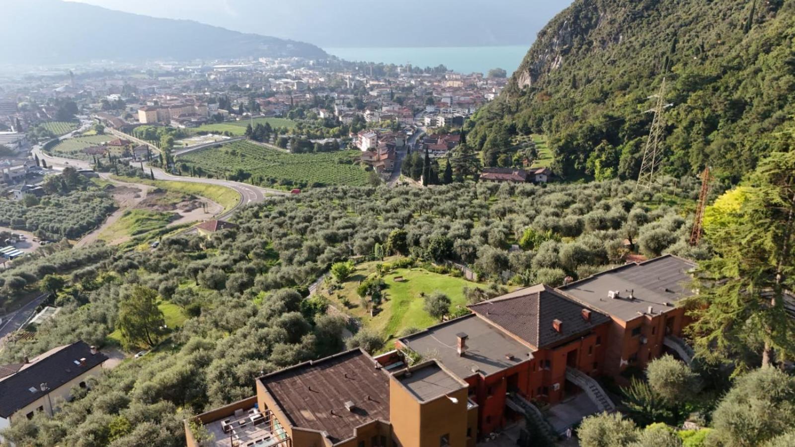 Casa Sara With Swimming Pool Apartment Riva del Garda Bagian luar foto