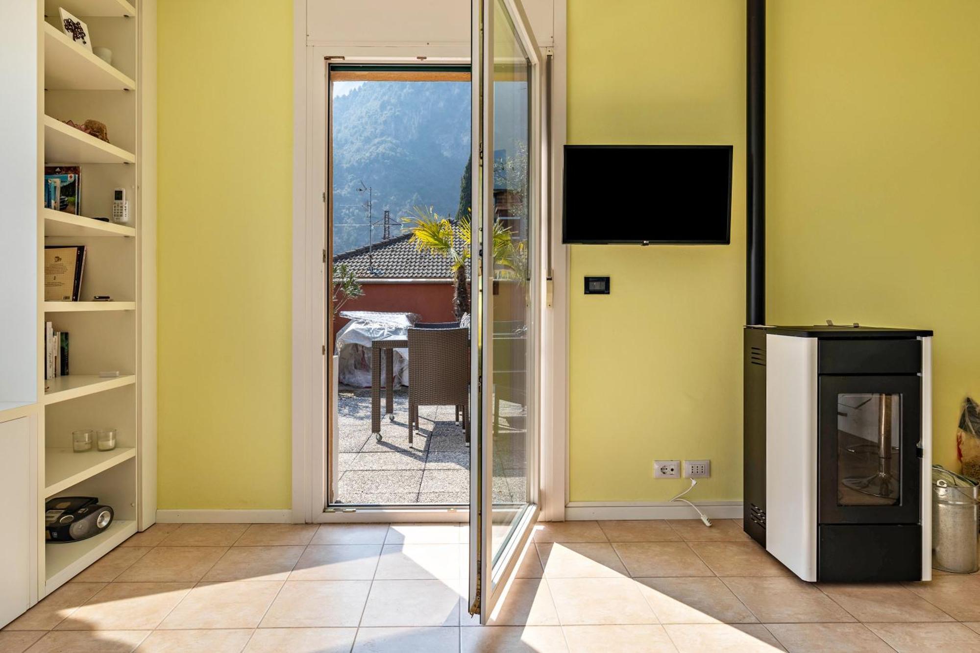 Casa Sara With Swimming Pool Apartment Riva del Garda Bagian luar foto