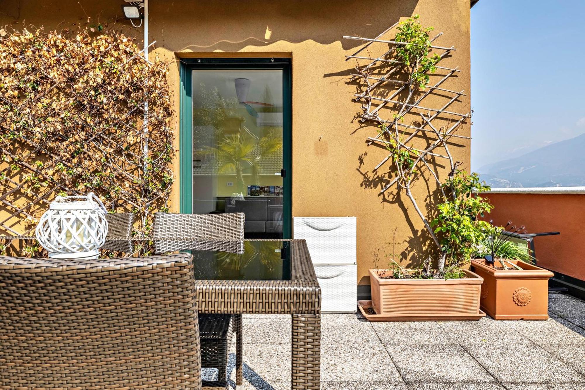 Casa Sara With Swimming Pool Apartment Riva del Garda Bagian luar foto