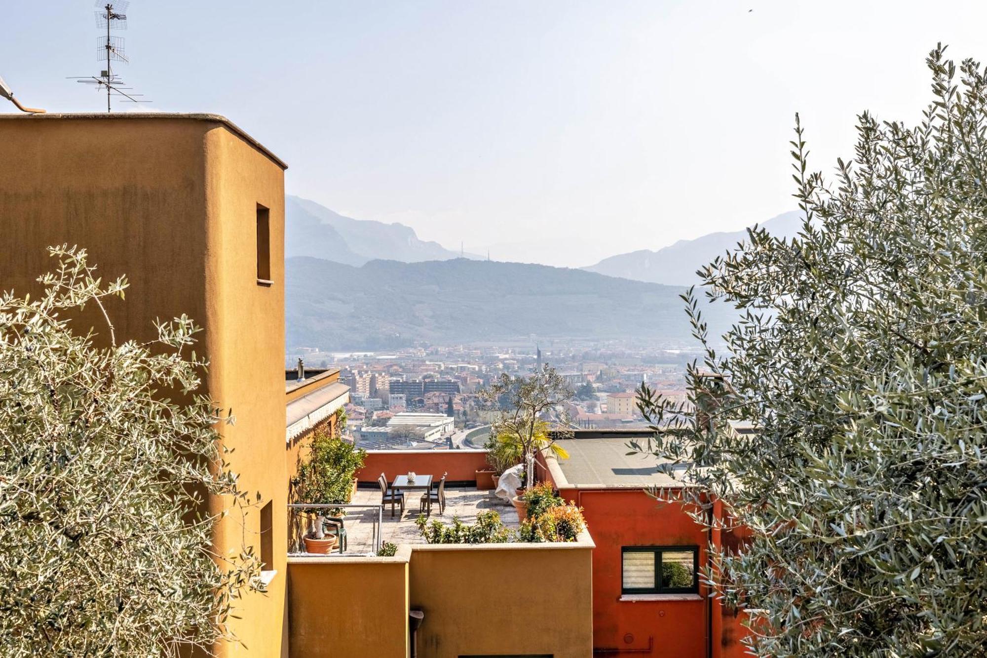 Casa Sara With Swimming Pool Apartment Riva del Garda Bagian luar foto