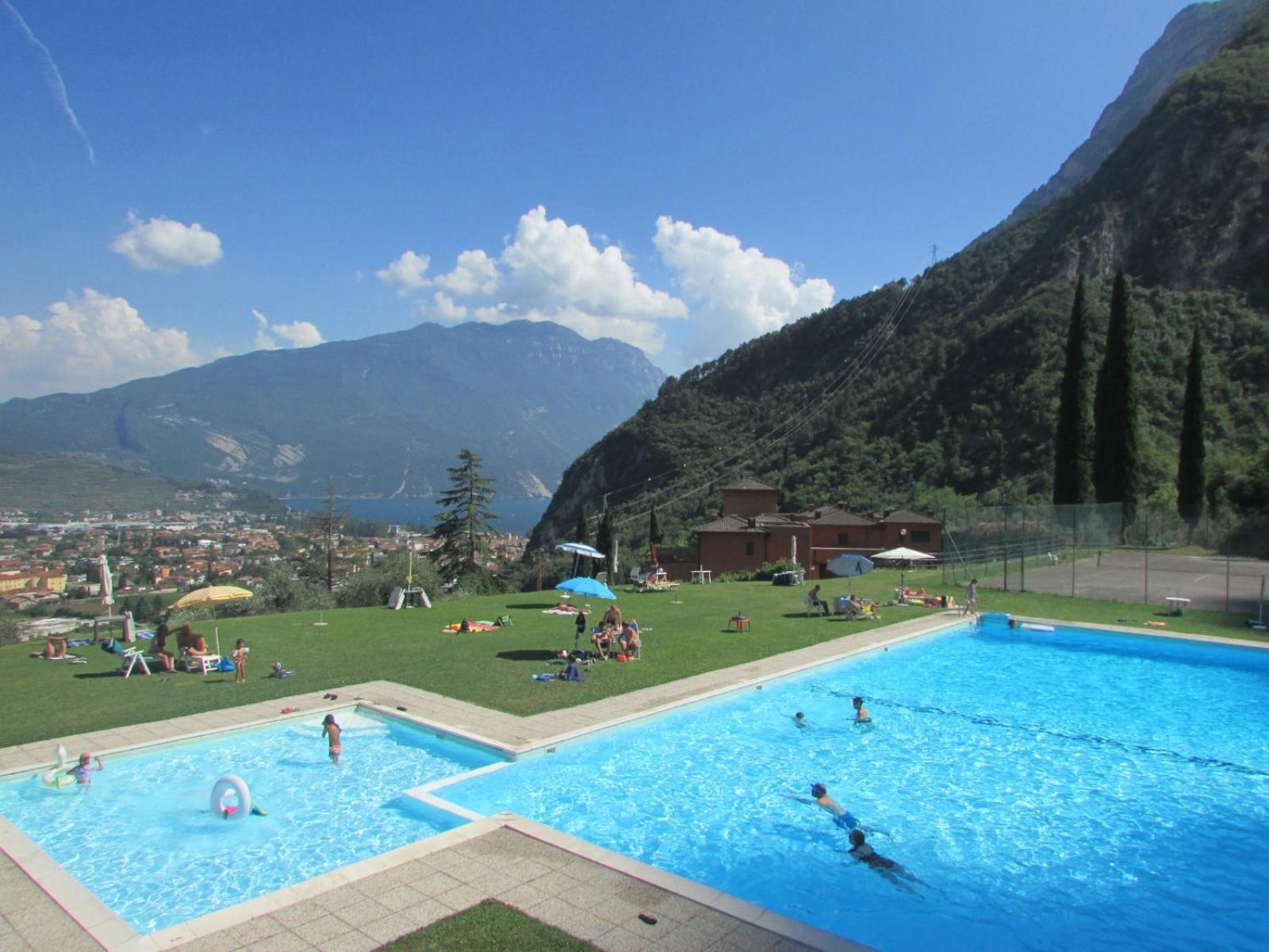 Casa Sara With Swimming Pool Apartment Riva del Garda Bagian luar foto