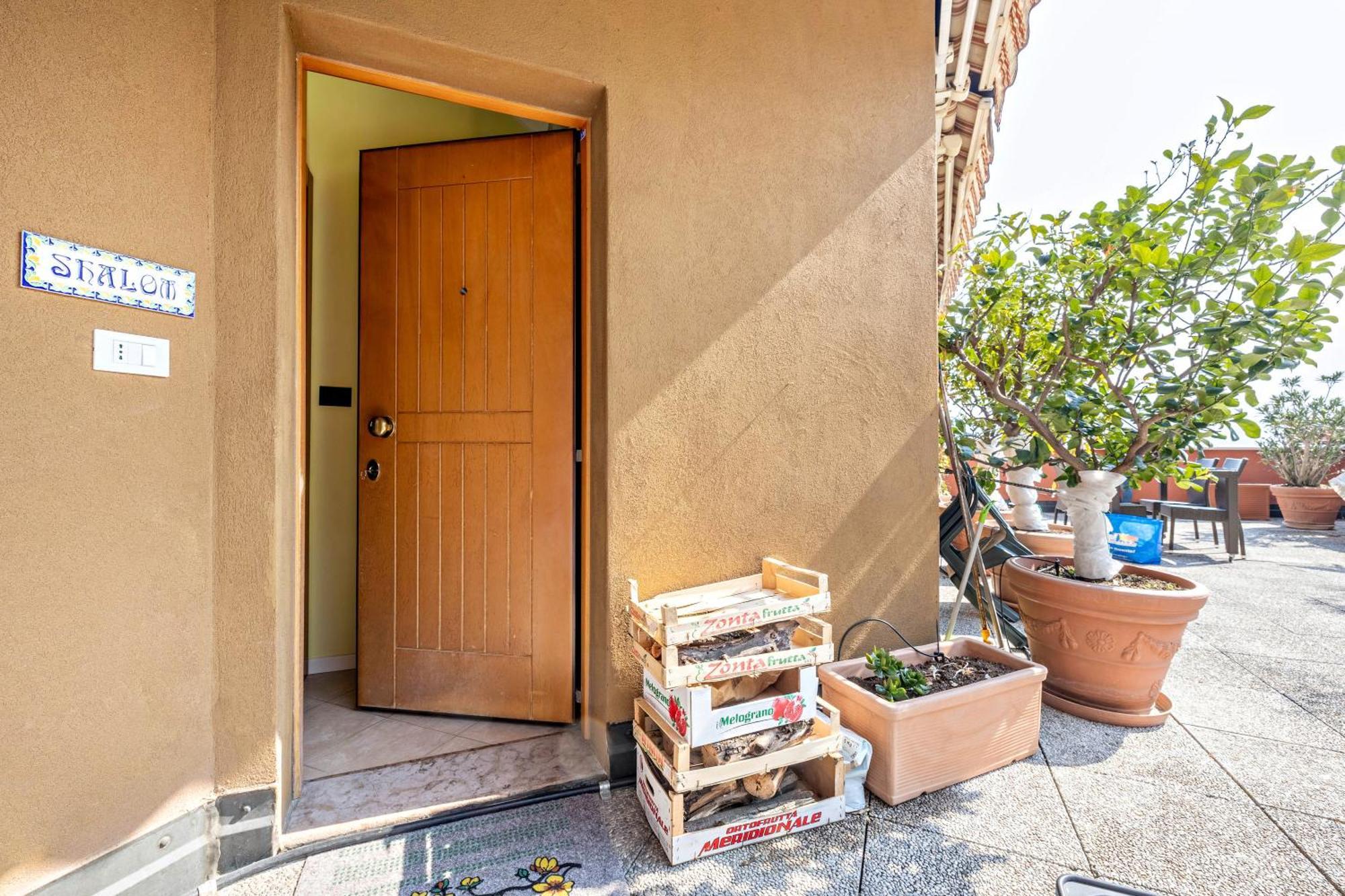 Casa Sara With Swimming Pool Apartment Riva del Garda Bagian luar foto